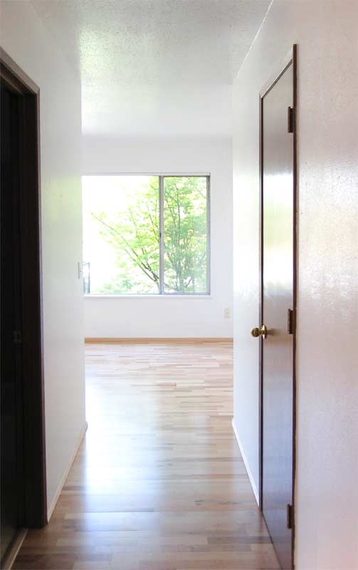 corb7wood-hall.jpg, 24 kB