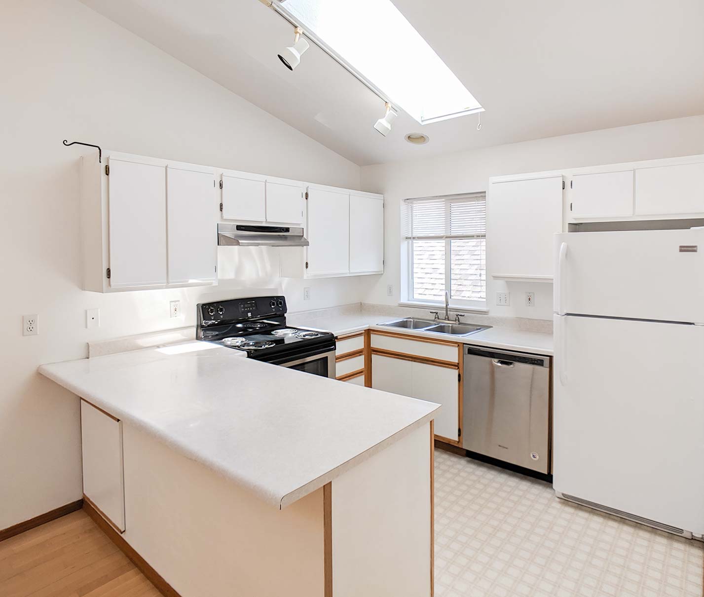 Portland Rentals Apartments in Oregon 2522 NW Vaughn Townhouses