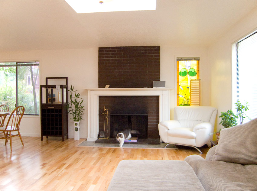 Living Room 2122 NW Hoyt 2 BR Apartment - NW Portland Rental