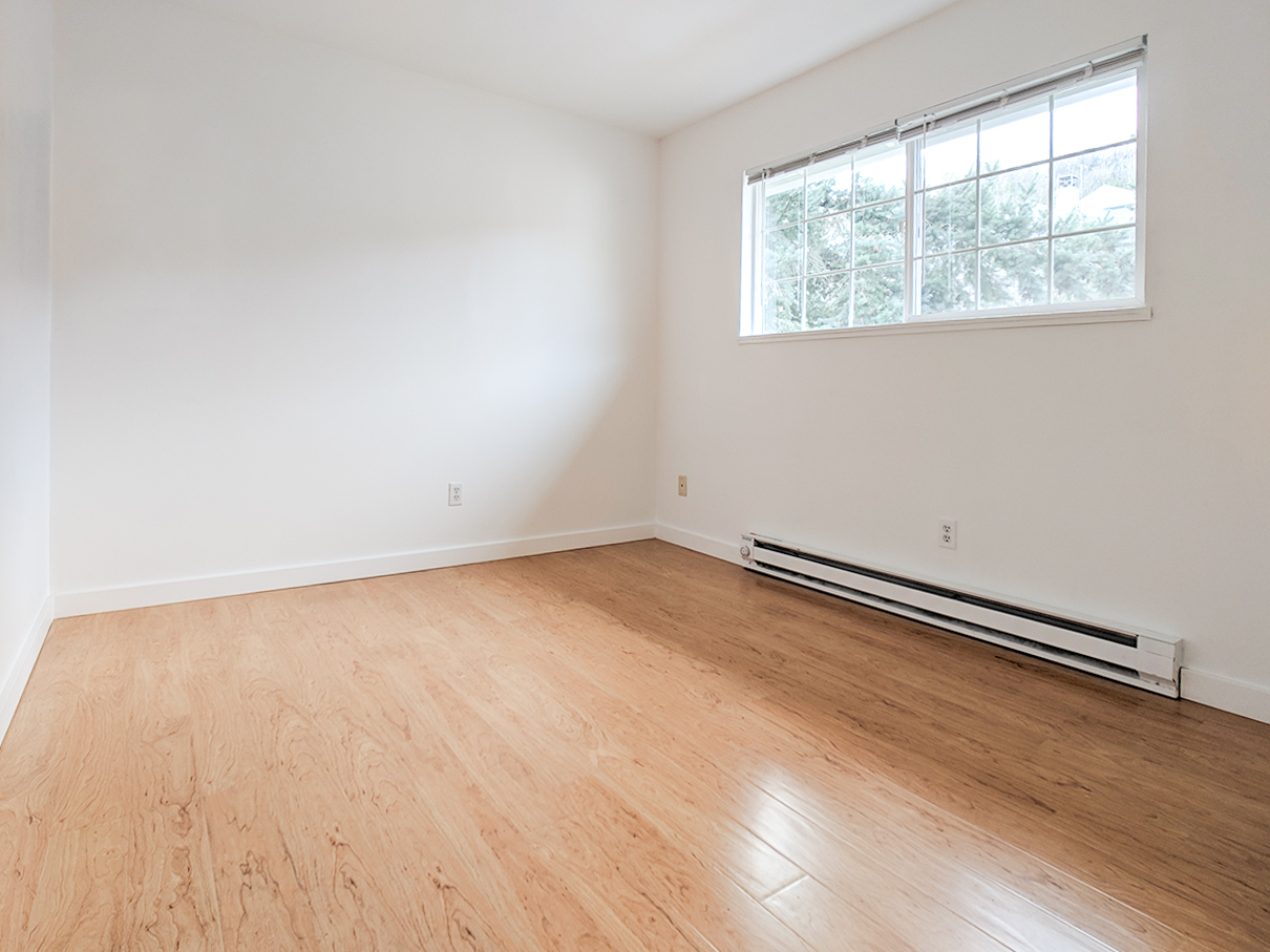 apartment rental bedroom SW Portland 5311 SW Corbett