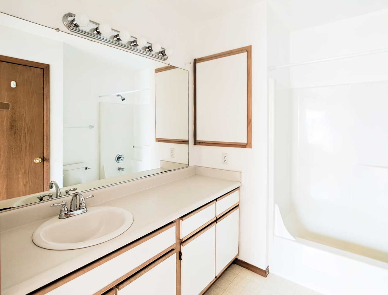 Bathroom - Upstairs